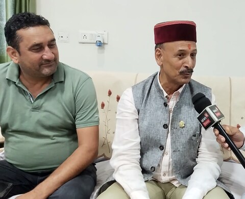 रवि ने कहा कि मेरी बात हुई है मुझे पार्टी हाईकमान से विश्वास दिलाया गया है कि टिकट जरूर मिलेगा. 