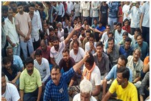 Ratlam: सड़क पर शव रखकर ग्रामीणों ने रतलाम-उदयपुर हाईवे किया जाम, पुलिस के खिलाफ भी की नारेबाजी