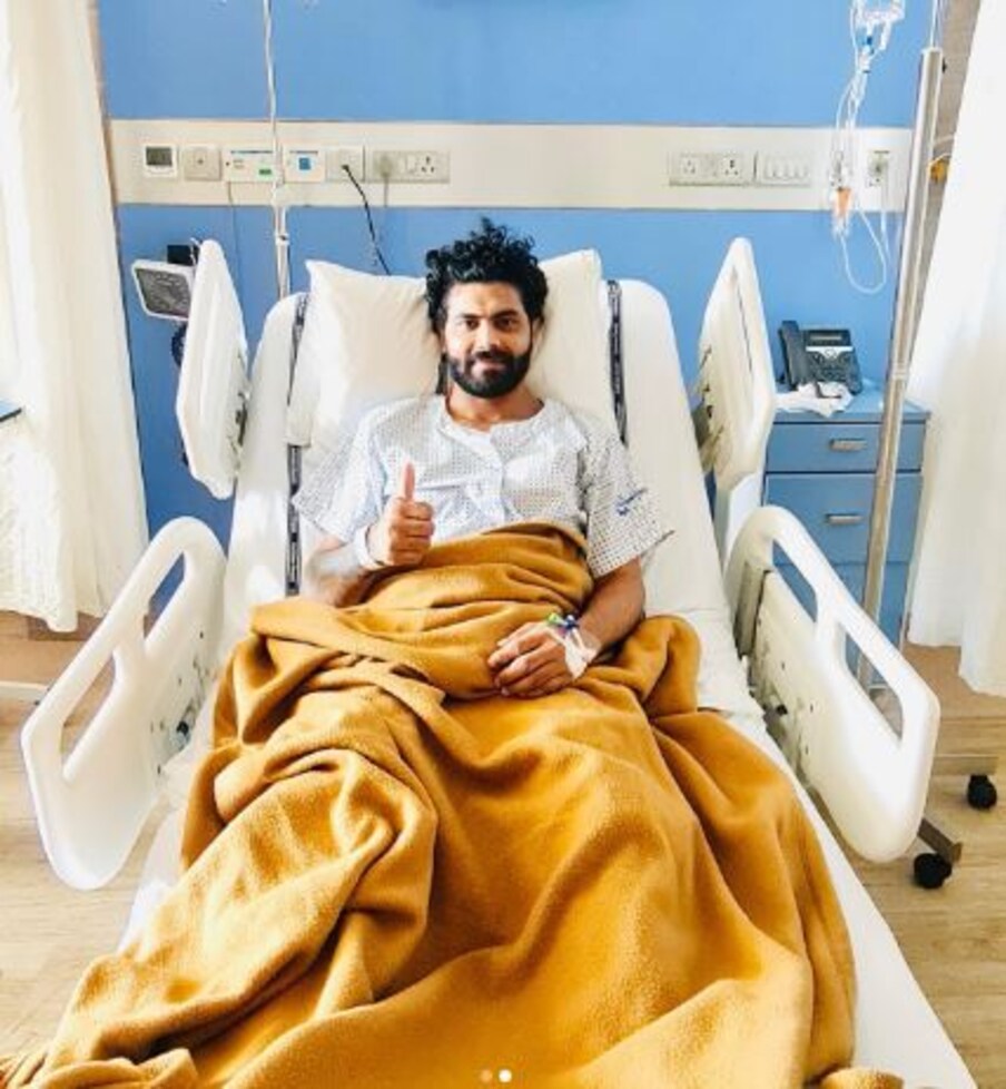  रवींद्र जडेजा ने अपनी वापसी का कोई टाइमलाइन नहीं बताया है लेकिन पिछले सप्ताह उन्होंने कहा था कि वह जल्द ही रिहैबिलिटेशन शुरू करेंगे. उसके बाद वह जल्द मैदान में वापसी करेंगे. (Instagram)