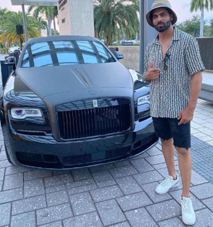  रवींद्र जडेजा की जगह बॉलिंग ऑलराउंडर अक्षर पटेल को आगामी ऑस्ट्रेलिया के खिलाफ तीन मैचों की घरेलू टी20 सीरीज के लिए टीम इंडिया में शामिल किया गया है. भारत और ऑस्ट्रेलिया के बीच सीरीज का पहला टी20 मैच 20 सितंबर को मोहाली में खेला जाएगा. (Instagram)