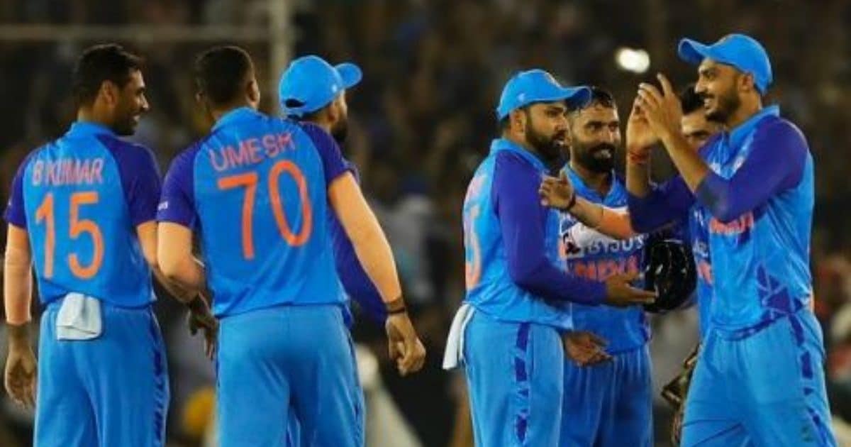 IND vs AUS: भारतीय टीम से एक खिलाड़ी बाहर, जानिए क्या है टीम इंडिया की प्लेइंग-XI?