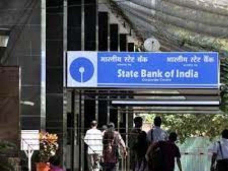  देश का सबसे बड़ा बैंक भी बेहतरीन ब्याज दर पर कार लोन दे रहा है. 7 साल के लिए 10 लाख रुपये के कार लोन पर 7.9 प्रतिशत की ब्याज दर लगेगी और ईएमआई 15,536 रुपये होगी.