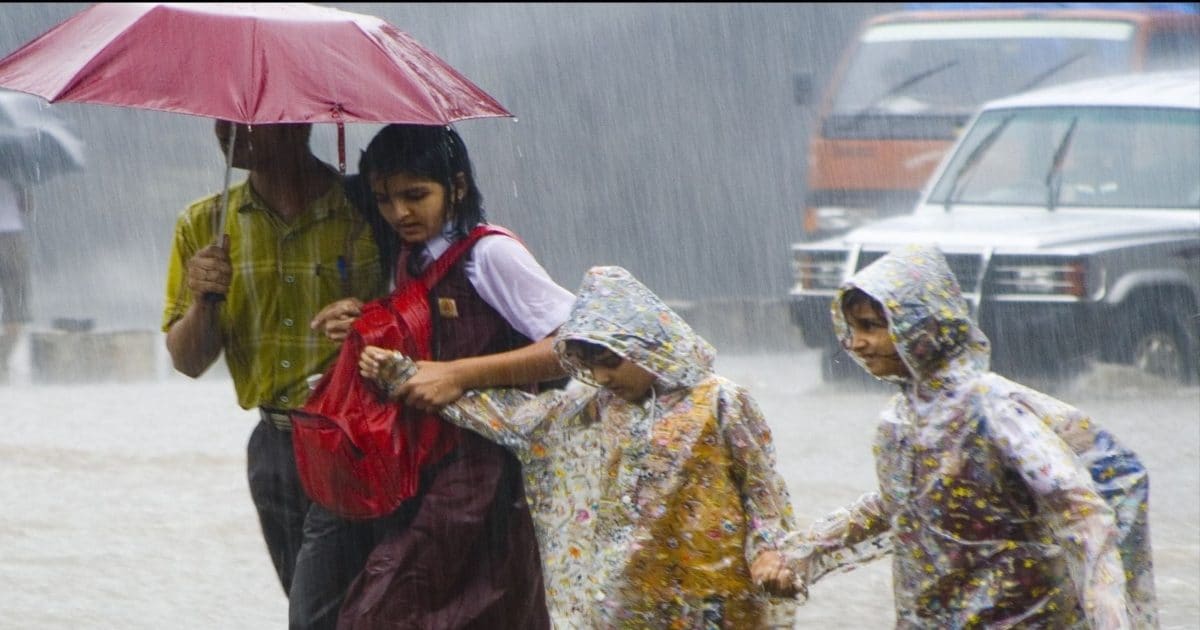 School Closed Due To Heavy Rain: भारी बारिश की वजह से इन राज्यों में ...