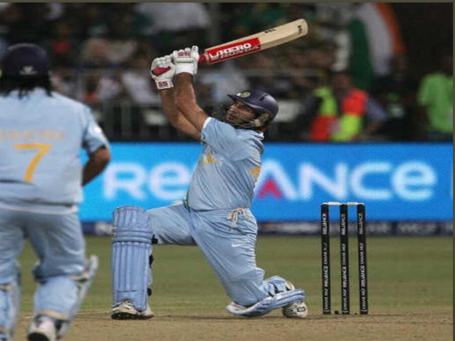  भारत के स्टार ऑलराउंडर युवराज सिंह ने 2007 के टी20 वर्ल्ड कप के दौरान इंग्लैंड के तेज गेंदबाज स्टुअर्ट ब्रॉड के एक ओवर में 6 छक्के जड़ने का अद्भुत कारनामा किया था. इस वक्त रवि शास्त्री कमाल की कॉमेंट्री कर रहे थे. वह अंतरराष्ट्रीय क्रिकेट में दक्षिण अफ्रीका के धुरंधर हर्शल गिब्स के बाद एक ओवर में छह छक्के मारने वाले दूसरे बल्लेबाज बने थे. (PIC: AFP)