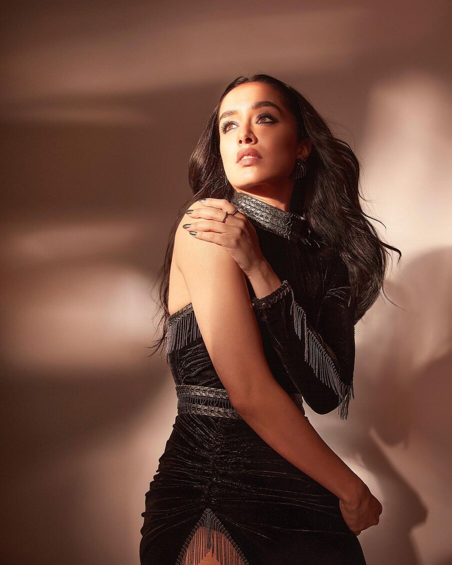  श्रद्धा कपूर (Shraddha Kapoor) सोशल मीडिया पर काफी एक्टिव रहती हैं. वह अक्सर अपने प्रोफेशनल काम से लेकर पर्सनल लाइफ तक की बातें सोशल मीडिया के जरिए फैंस तक पहुंचाती रहती हैं. उनकी इस खूबी के उनके चाहने वाले भी खूब पसंद करते हैं. (फोटो साभार Itagram @shraddhakapoor)