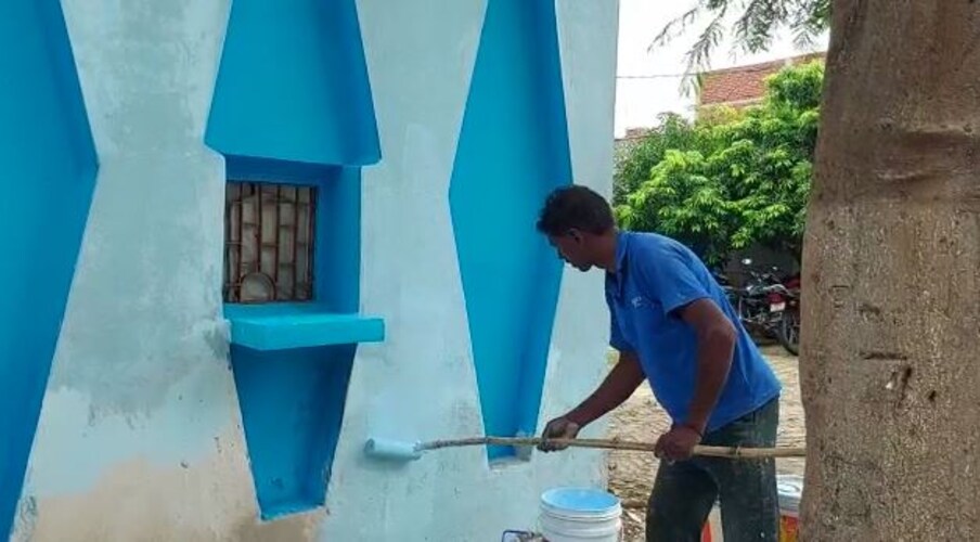 लालू के पुराने घर का रंग रोगन शुरू: लालू प्रसाद जिस पुराने मकान में रहते थे, उस मकान का रंग रोगन करने का काम शुरू कर दिया गया.