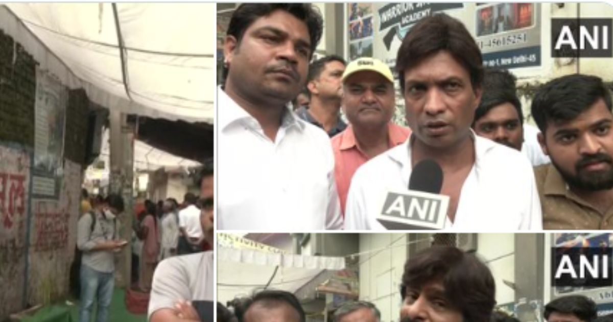 RIP Raju Srivastva: Ehsan Qureshi-Sunil Pal arrived at the last farewell of a friend, see photos of the last journey RIP Raju Srivastva: Ehsan Qureshi-Sunil Pal arrived on the final farewell of a good friend, see pictures of the final journey