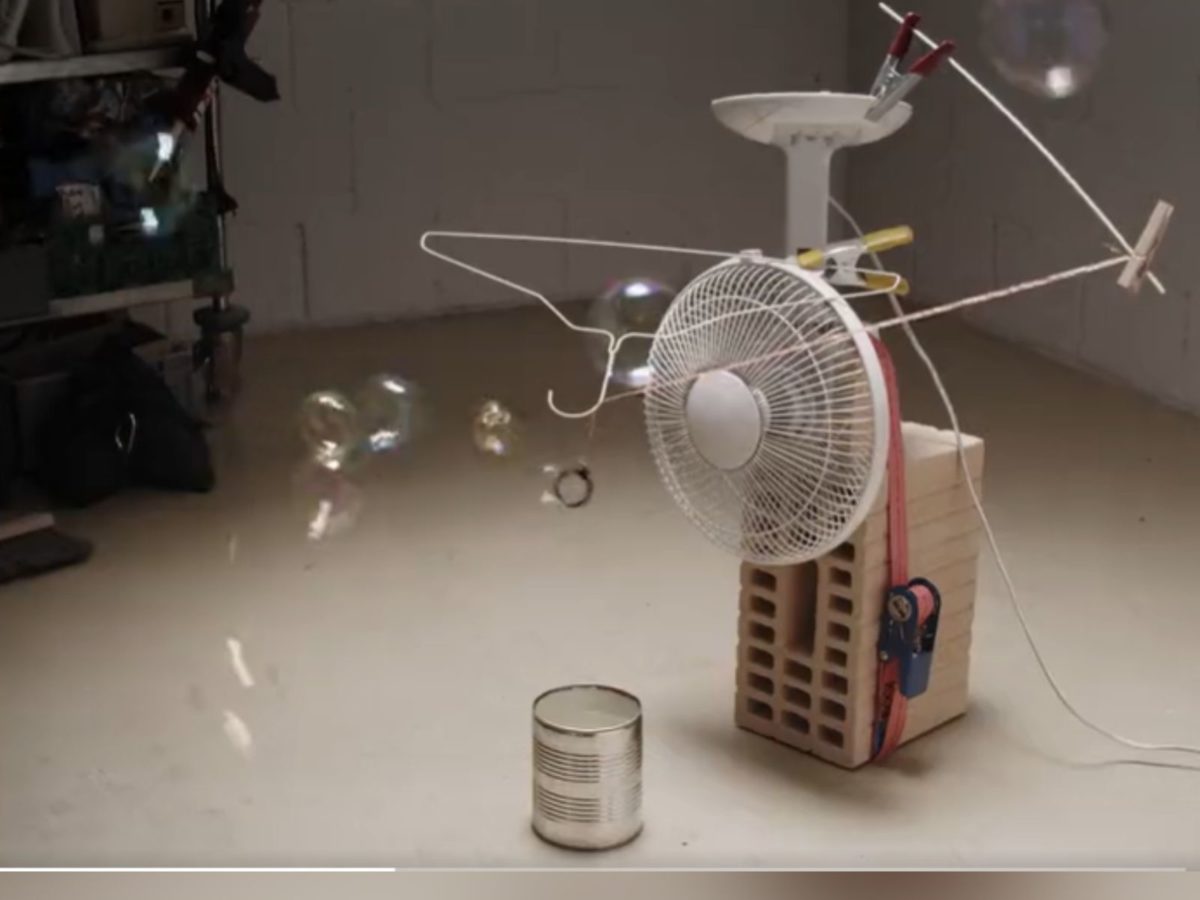 बोर हो रहे इंजीनियर्स ने किया जुगाड़ू कमाल, टेबल फैन को उल्टा कर बना