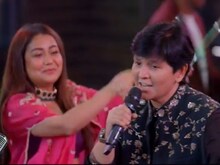 O Sajna पर खींचतान, फिर गरबा करती दिखीं नेहा कक्कड़-फाल्गुनी पाठक, VIDEO VIRAL