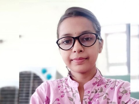 Varanasi News: BHU की शोध छात्रा अनूभा पांडेय की योग करने के दौरान अचानक तबीयत बिगड़ने से मौत.. 
