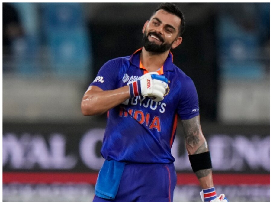 टी20 क्रिकेट में सबसे ज्यादा रन क्रिस गेल के नाम हैं. गेल ने 463 मैचों में 14562 रन बनाया है. उसके बाद शोएब मलिक ने 493 मैचों में 11893 और कायरन पोलार्ड ने 610 मैचों में 11829 बनाया है. इस लिस्ट में विराट के बाद डेविड वॉर्नर (10870) का नंबर आता है. (Virat Kohli Instagram)