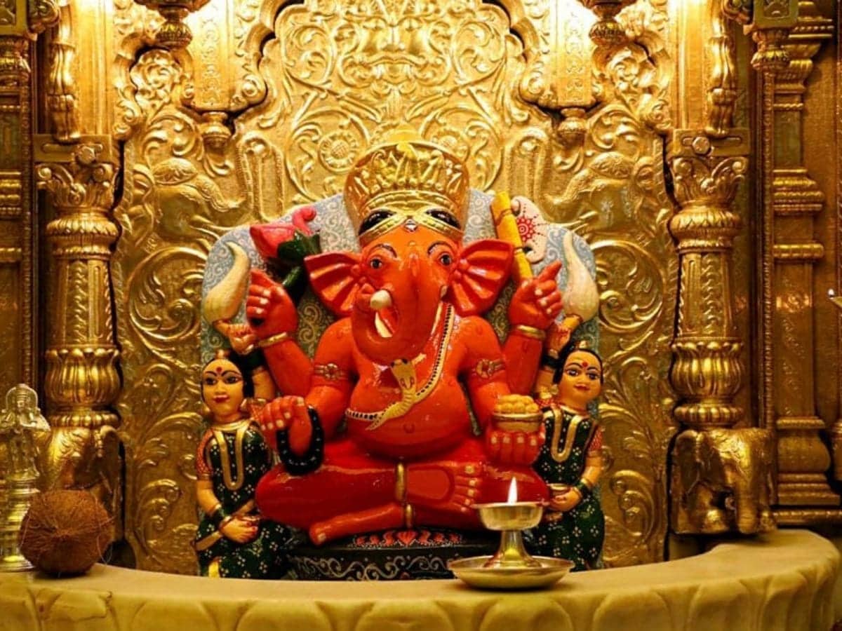 मुंबई के इस मंदिर में लगा रहता है सेलिब्रिटीज का तांता, जानें क्या है खासियत - beliefs and interesting facts about siddhivinayak temple in mumbai in hindi – News18 हिंदी