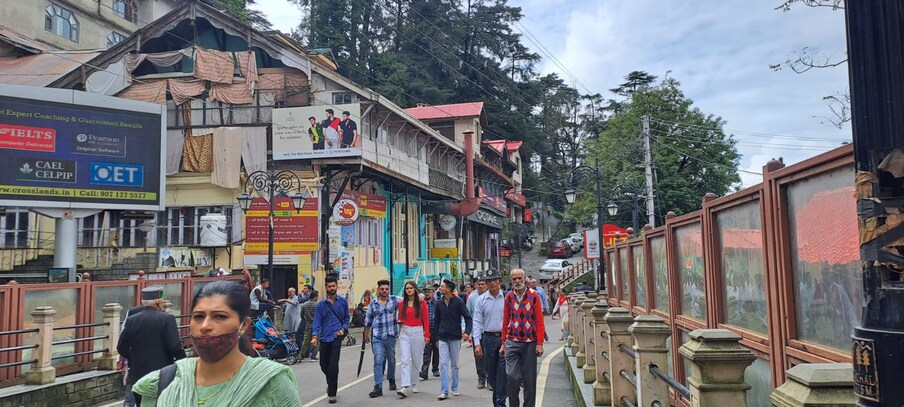 कहां कहां बारिश हुई: हिमाचल प्रदेश में बीते 12 घंटे में सबसे अधिक बारिश मनाली में हुई है. यहां पर 48 एमएम पानी बरसा है. इसके अलावा, शिमला के मशोबरा में 21 एमएम, मंडी के गोहर में 15 एमएम बारिश दर्ज की गई है.