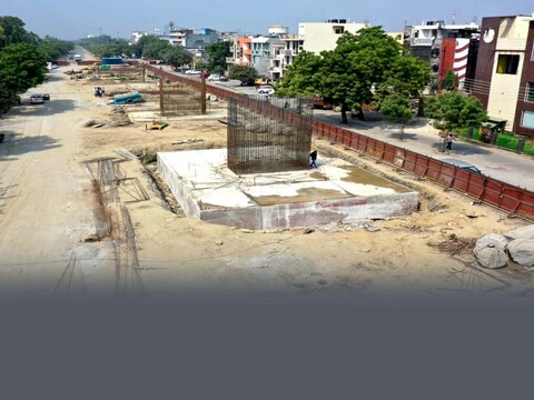 फिल्म सिटी और दलित प्रेरणा स्थल के सामने सुबह-शाम पीक टाइम में होने वाले ट्रैफिक जाम को खत्म करने के लिए यह योजना तैयार की गई है.