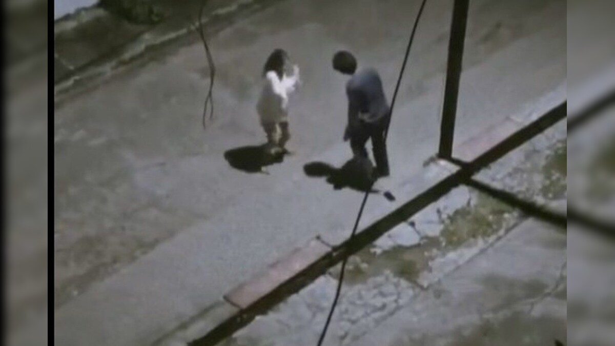 VIDEO: लड़का-लड़की ने खाली सड़क पर रात में किया डांस लोगों को भाया अंदाज आपने देखा क्या