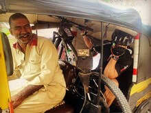 फरहान अख्तर हेलमेट पहनकर निकले थे साइकिल चलाने, फिर जो हुआ आप खुद देख लें
