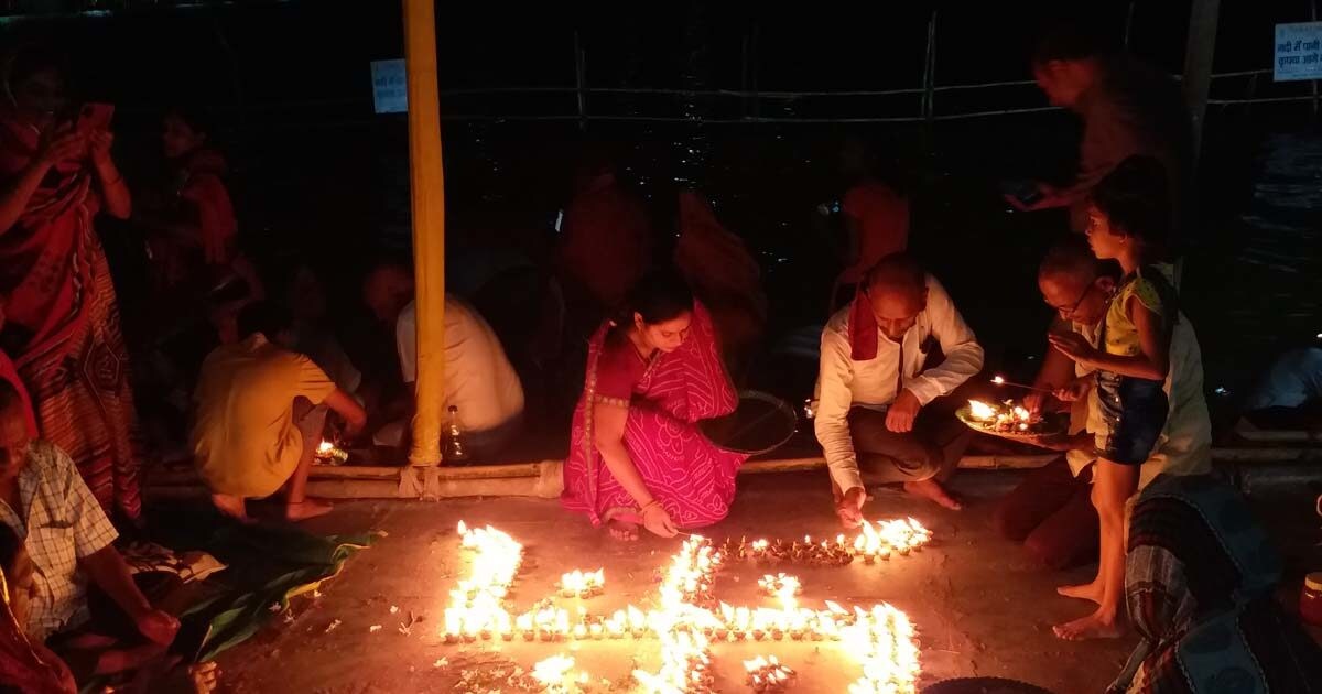 बिहार के गया में मनी पित्र दिवाली, जले लाखों दीये, जानें पितृपक्ष में क्या  है इसका महत्व? - pitra diwali in gaya lit millions of lamps know importance  in pitru paksha cgnt –
