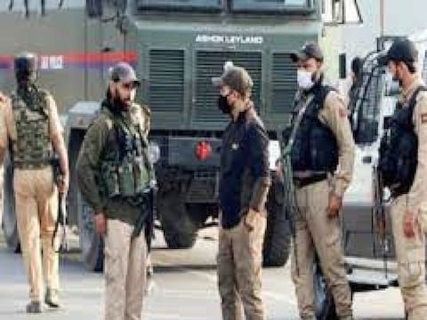 रामबन पुलिस ने 5 लोगों को पब्लिक सेफ्टी एक्ट के तहत बुक किया है. (प्रतीकात्‍मक फोटो)