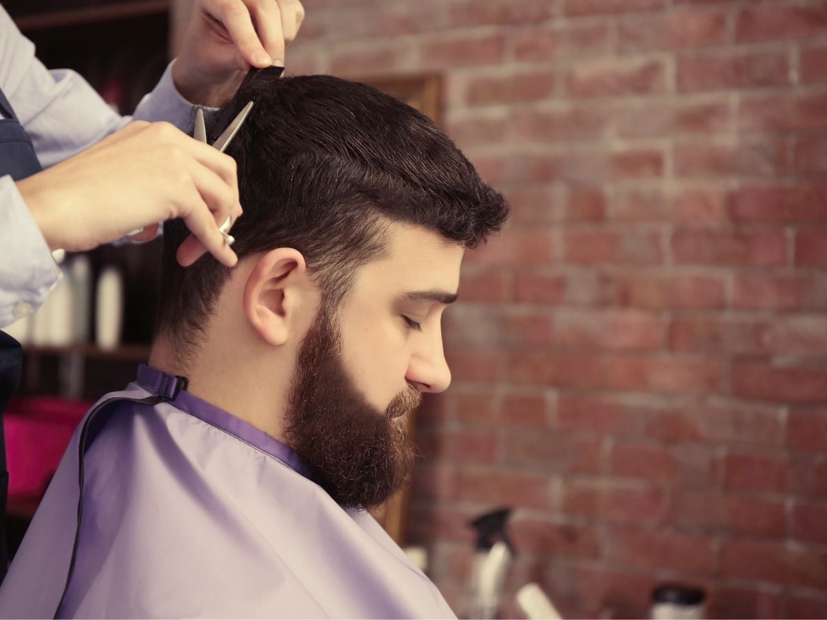 क्या आप भी लोकल सलून में कटवाते हैं बाल? इन बातों का रखें खास ख्याल - keep  these things in mind while getting hair cut in local salon mt – News18 हिंदी