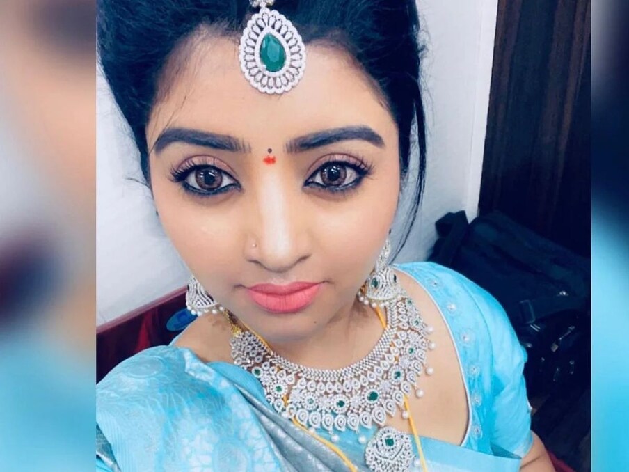  कन्नड़ एक्ट्रेस महालक्ष्मी ने 'वाणी रानी' जैसे धारावाहिकों में मुख्य और प्रमुख किरदार निभाए हैं. एक्ट्रेस को 'चेल्लामय', 'ऑफिस', 'अरसी', 'थिरु मंगलम', 'यामिरुक्का बयामेन' और केलाडी कनमनी के लिए भी जाना जाता है. (Photo Source- Instagram)