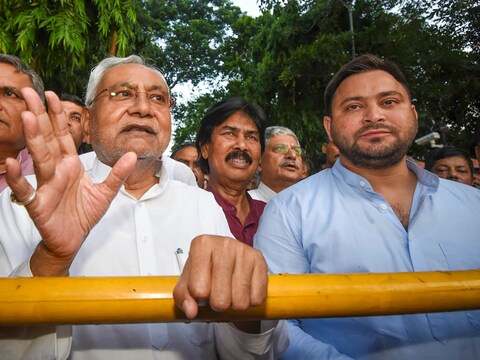 आरजेडी- जेडीयू में सीएम पद को लेकर बयानबाजी शुरू हो गई है. 