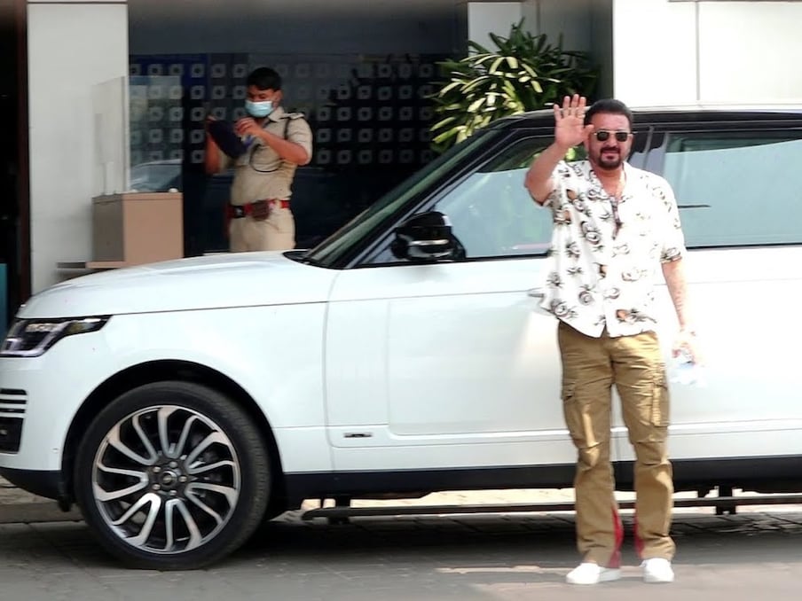  मेबैक के अलावा संजय दत्त के कार कलेक्‍शन में Range Rover LWB Vogue SE, फरारी 599GTB , Rolls-Royce Ghost, Audi A8, Audi R8, Audi Q7, बेंटले कॉन्टिनेंटल जीटी, मर्सडीज M-Class, लेक्सस LX 470, पोर्शे एसयूवी और टोयोटा लैंड क्रूजर के साथ ही हार्ले डेविडसन की फैट बॉब और डुकाटी मोटरसाइकिल भी है.
