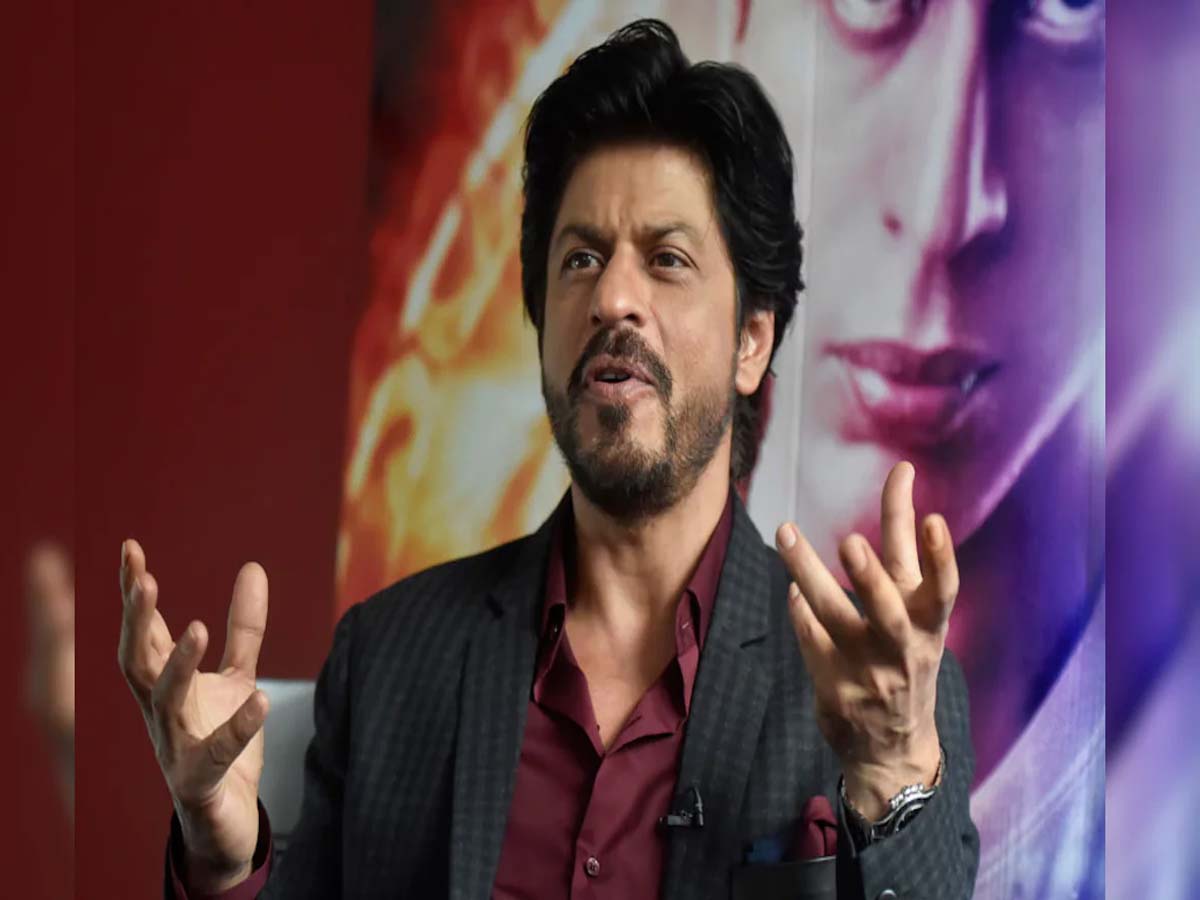 shahrukh khan, supreme court, vadodara station stampede case, shahrukh khan film promotion vadodara station stampede, film raees promotion stampede case, relief to shahrukh khan from supreme court, gujarat high court, gujarat news, vadodara news, vadodara news today, new delhi news, new delhi news today, mumbai news, mumbai film news, bollywood news, film actor shahrukh khan, शाहरुख खान को सुप्रीम कोर्ट से राहत, वडोदरा स्टेशन पर भगदड़ मामले में नहीं चलेगा केस, हाईकोर्ट के आदेश को सही ठहराया,