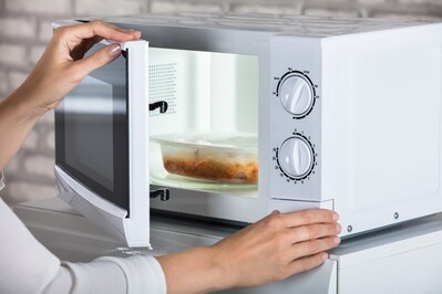 Amazon Sale: 5 हज़ार रुपये तक सस्ती कीमत पर घर लाएं ये ब्रांडेड Microwave