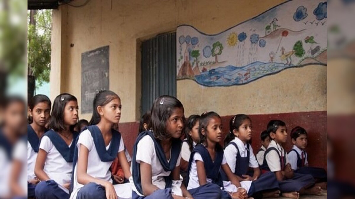 गुजरात: आवासीय स्कूल के रसोइयों पर बच्चियों का आपत्तिजनक वीडियो बनाने का आरोप जांच शुरू