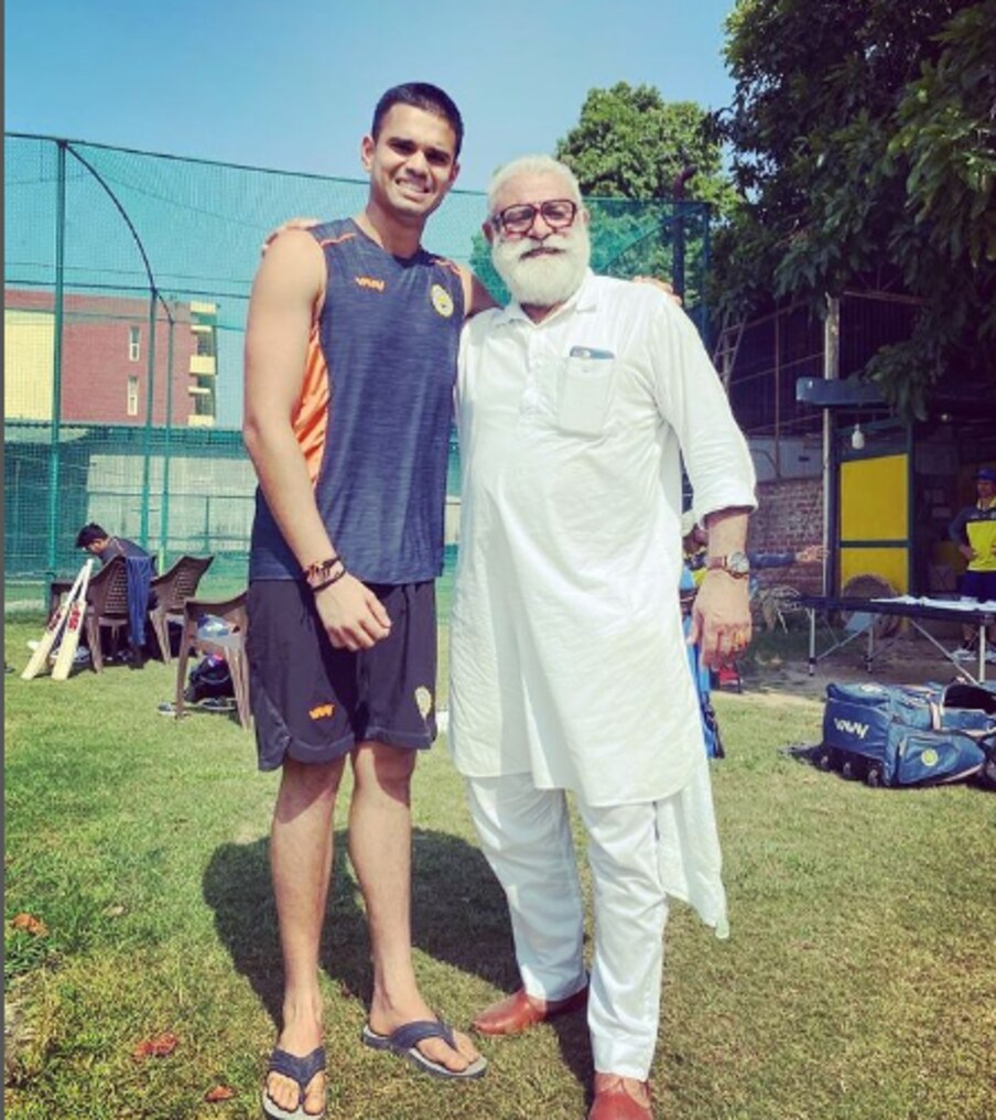भारत के पूर्व क्रिकेटर योगराज सिंह पंजाबी फिल्मों में शानदार एक्टिंग करने के अलावा कोच के रूप में भी प्रसिद्ध हैं. 1980 के दशक में उन्हें भारतीय टीम में खेलने का मौका मिला. उन्होंने भारत की तरफ से एकमात्र टेस्ट मैच 1981 में न्यूजीलैंड दौरे पर खेला. दाएं हाथ के तेज गेंदबाज ने इस मुकाबले में सिर्फ एक विकेट लिया. उन्होंने भारत के पूर्व कोच जॉन राइट को बोल्ड मारा.