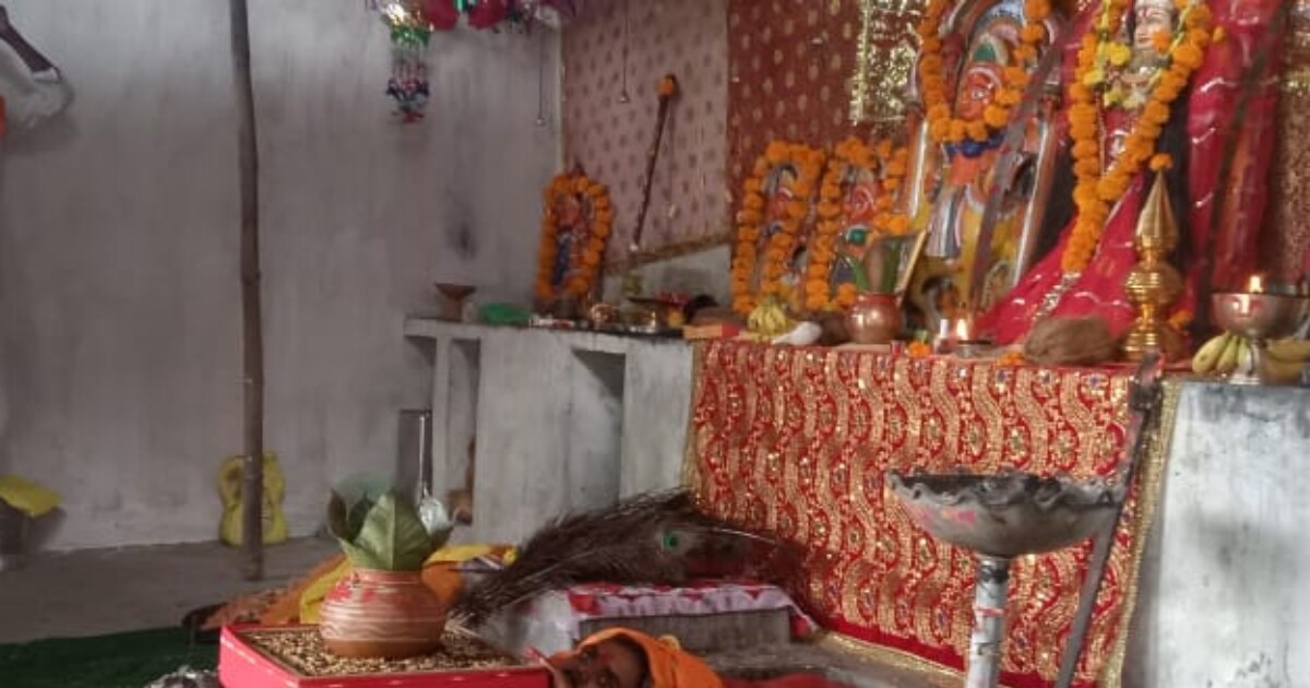 Udaipur: भक्ति में लीन पुजारी ने सीने पर उगाए 21 KG के ज्वारे, जानें ...