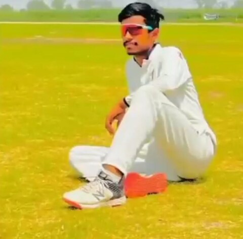 बेगुसराय के क्रिकेटर अभिराज कुमार जो BCCI अंडर-19 क्रिकेट ट्रॉफी में खेलेंगे