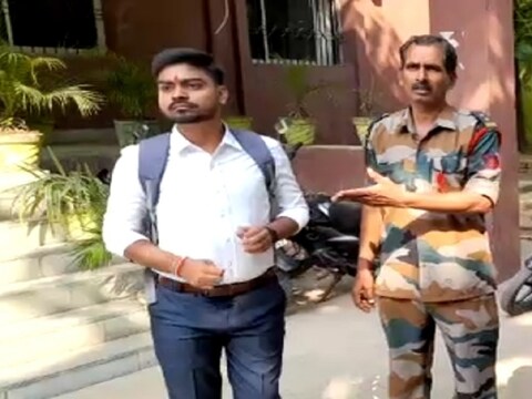 बिहार के कैमूर से फर्जी इनकम टैक्स इंस्पेक्टर गिरफ्तार हुआ है 