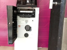 चोरों ने अपनाया नायाब तरीका, CCTV पर पोती गोबर और तोड़ने लगे ATM