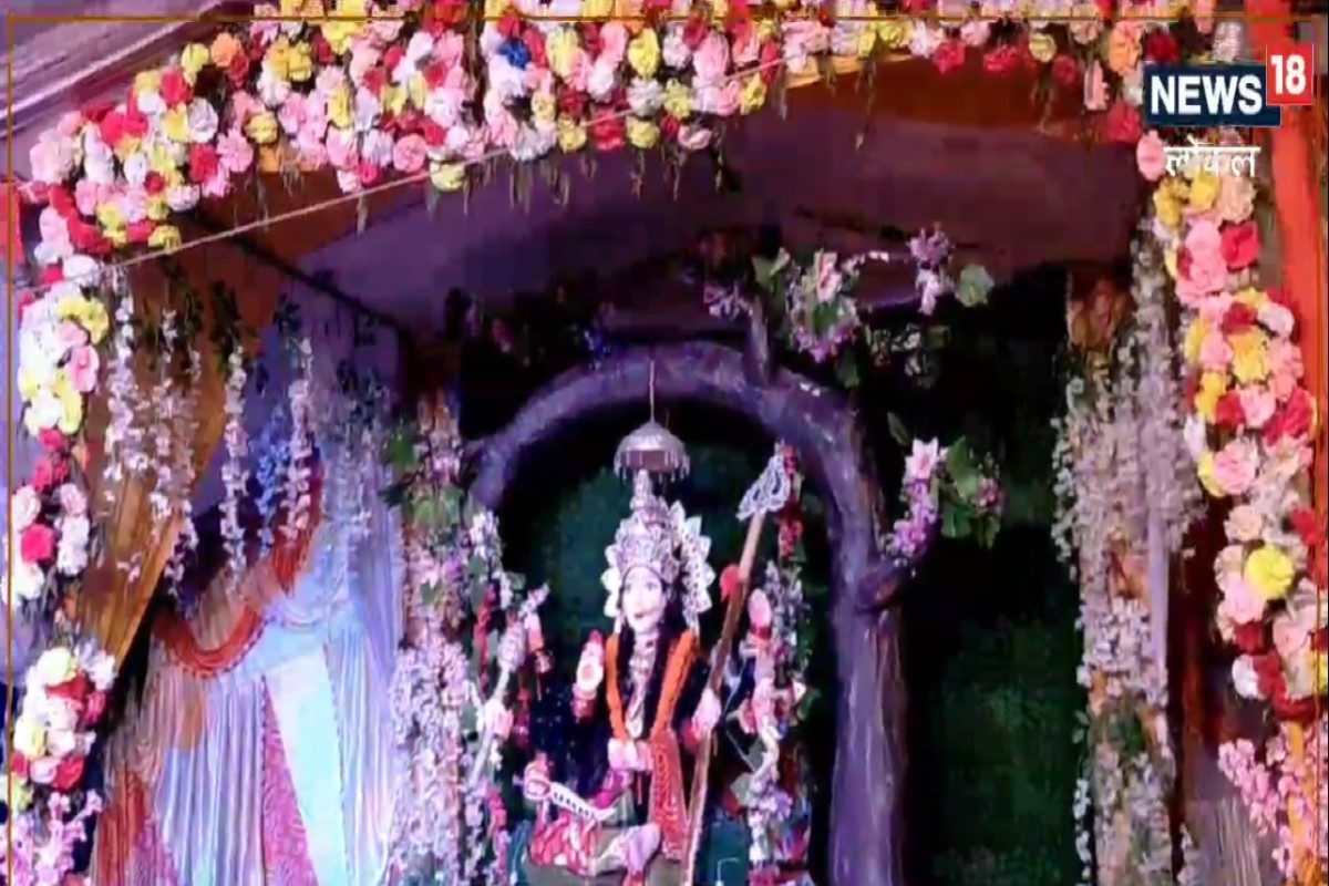 अल्मोड़ा में दिखता है अद्भुत नजारा, माता के जयकारों से गुंजायमान पूजा पंडाल अल्मोड़ा में दिखता है अद्भुत नजारा, माता के जयकारों से गुंजायमान पूजा पंडाल