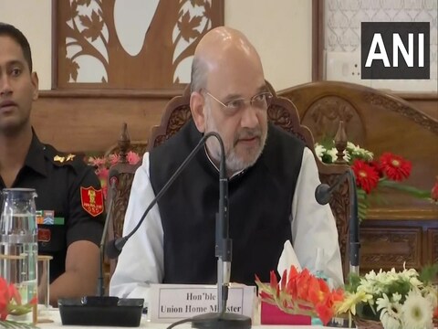 आज दौरे के अंत‍िम द‍िन गृह मंत्री शाह ने श्रीनगर में वरिष्ठ अधिकारियों के साथ सुरक्षा को लेकर समीक्षा बैठक की अध्यक्षता की.