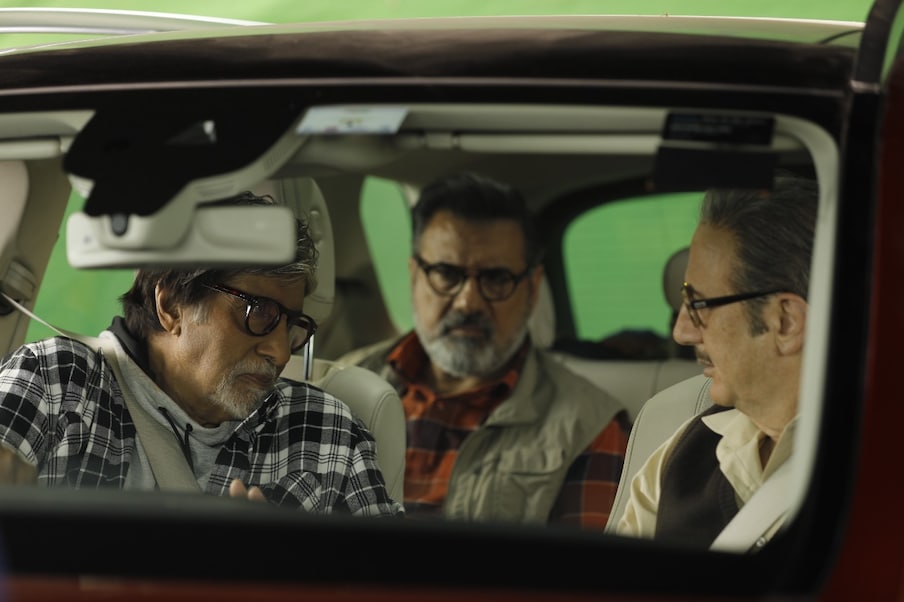 बता दें, दर्शकों को इस फिल्म का इंतजार बड़ी बेसब्री के साथ है. वहीं, फिल्म 'ऊंचाई' में किरदार के रूप में सबसे पहले अमिताभ बच्चन का विचार आया, जिन्होंने एक बार में ही फिल्म के लिए हामी भर दी.