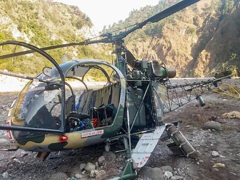 Arunachal Story: अरुणाचल प्रदेश में हेलीकॉप्टर क्रेश में मारे गए 5वें सैनिक का शव भी बरामद हो गया है. (सांकेतिक तस्वीर-PTI)