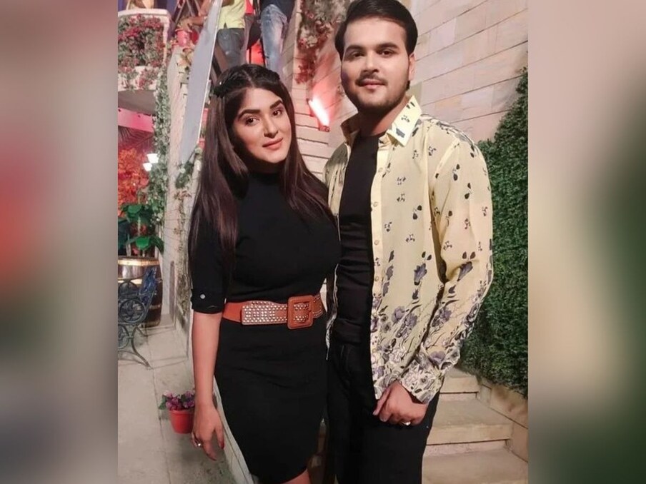  उन्होंने खेसारी लाल यादव की फिल्म 'लिट्टी चोखा' से करियर की शुरुआत की थी. इसके साथ ही अब वो ढेरों फिल्मों में काम कर रही हैं. खेसारी के साथ एक्ट्रेस के अफेयर के चर्चे भी खूब रहे हैं.