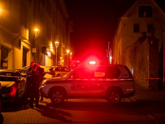 पुलिस ने हेट क्राइम की संभावना को देखते हुए लोगों से भी से धैर्य रखने को कहा है. (Image: TASR- News Agency of the Slovak Republic)