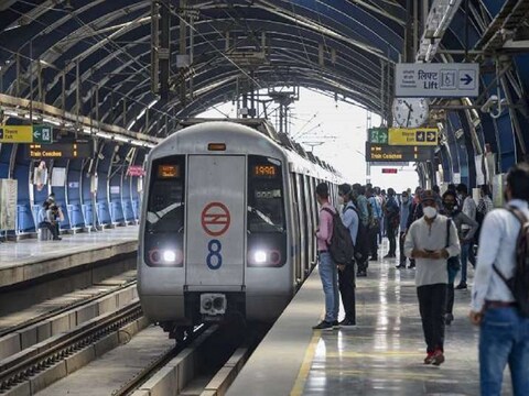 54 करोड़ का बकाया है टैक्‍स.