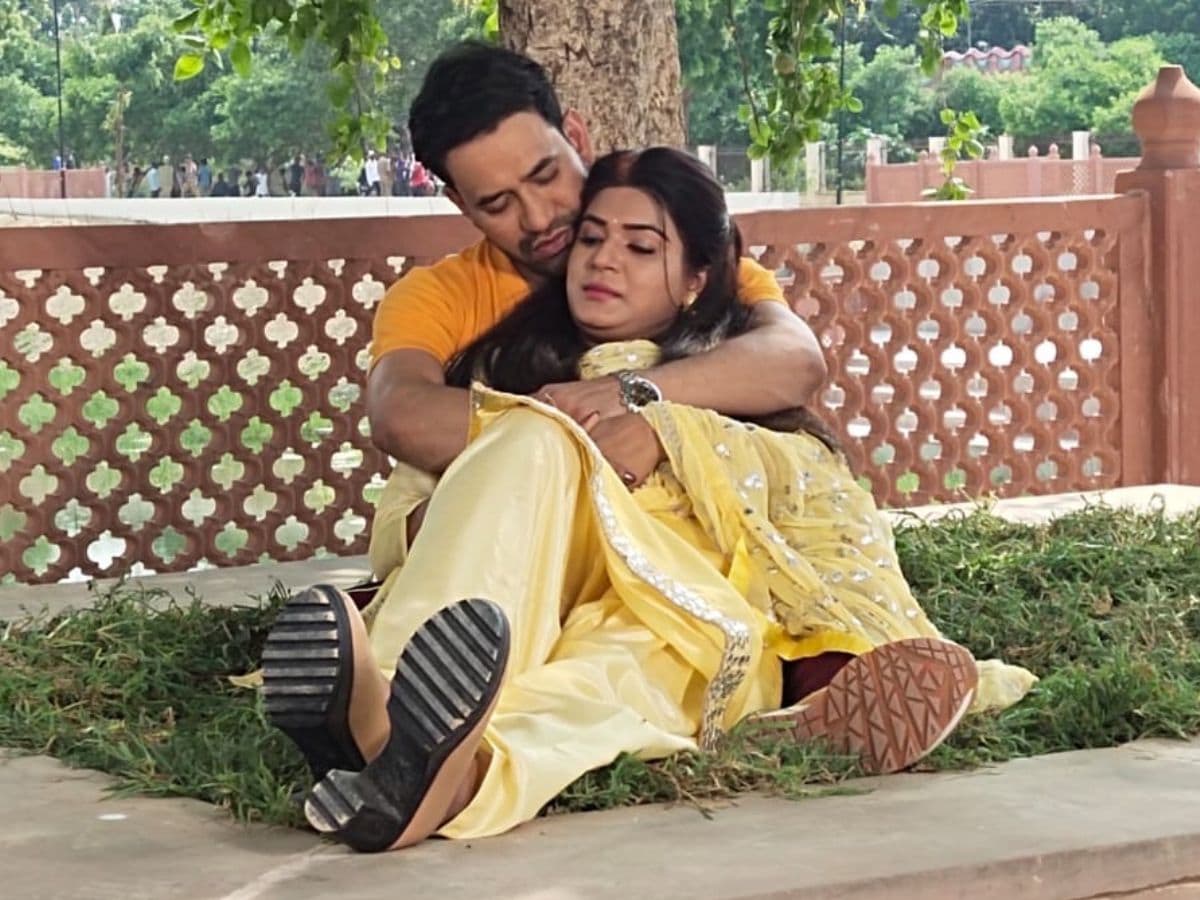 Dinesh Lal Yadav Nirahua gets Romantic With Bhojpuri Actress Shruti Rao 5 Dinesh Lal Yadav