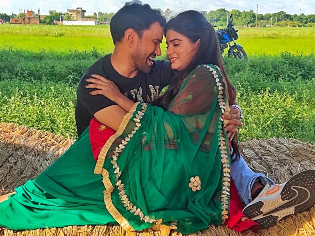 Dinesh Lal Yadav Nirahua gets Romantic With Bhojpuri Actress Shruti Rao Dinesh Lal Yadav