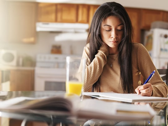 Study Tips : सुबह के समय पढ़ने के लिए शांत वातावरण मिलता है.