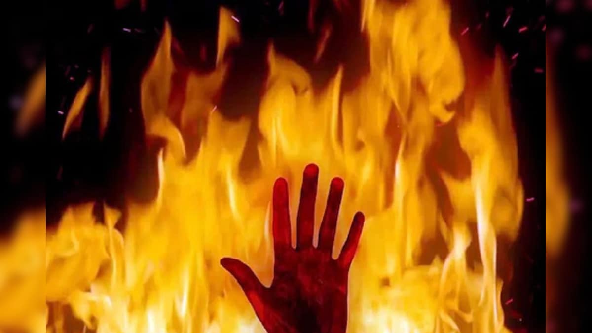 हरियाणाः पिंजौर थाने के बाहर शख्स ने खुद को लगाई आग पीजीआई रेफऱ