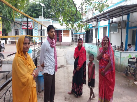 घटना में घायल युवक असगर नट को पुलिस ने इलाज के लिए सदर अस्पताल में भर्ती कराया है.