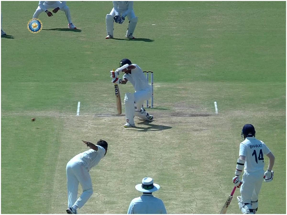 शेष भारत की तरफ से तेज गेंदबाज कुलदीप सेन ने पारी में 94 रन देकर पांच विकेट लिए.