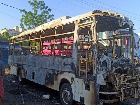 झारखंडः दिवाली पर बस में जलाया दीया, लगी आग, ड्राइवर-कंडक्टर की जिंदा जलकर  मौत - bus and conductor burned alive in ranchi after bus caught fire due to  diwali candles hpvk –