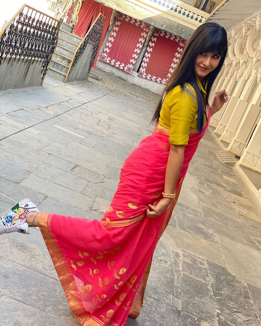  दरअसल, कैटरीना का ये लुक आपको उनकी आने वाली फिल्म 'फोन भूत' में देखने को मिलेगा. (फोटो साभारः Instagram @katrinakaif)