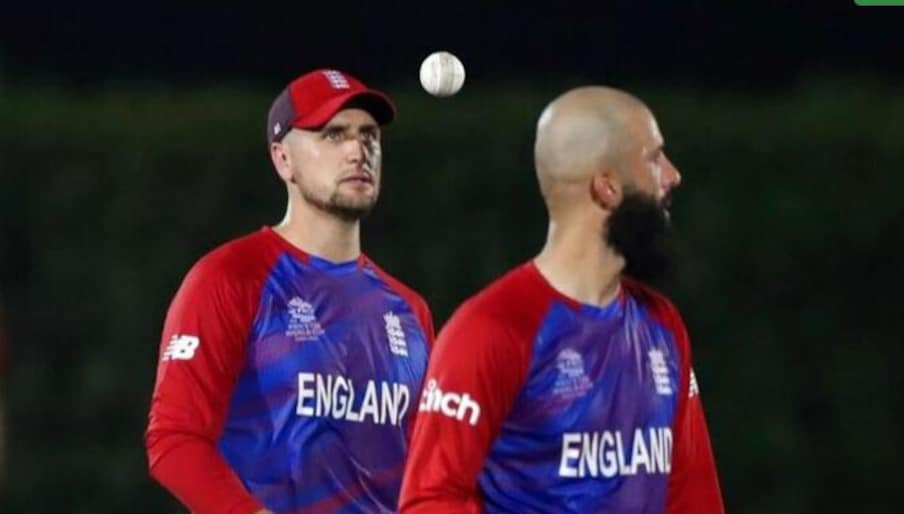 लियाम लिविंगस्टोन (Liam Livingstone) की पावर हिटिंग को दुनिया आईपीएल के 15वें सीजन में देख चुकी है. इस बैटिंग ऑलराउंडर ने अनुभवी तेज गेंदबाज मोहम्मद शमी (Mohammed Shami) की गेंद पर 117 मीटर का छक्का लगाया था. यह आईपीएल के पिछले सीजन का सबसे लंबा छक्का रहा. लिविंगस्टोन उन बल्लेबाजों में शामिल हैं जो टी20 वर्ल्ड कप 2022 में इस टूर्नामेंट के इतिहास के सबसे लंबे छक्के का रिकॉर्ड तोड़ सकते हैं. (AP)